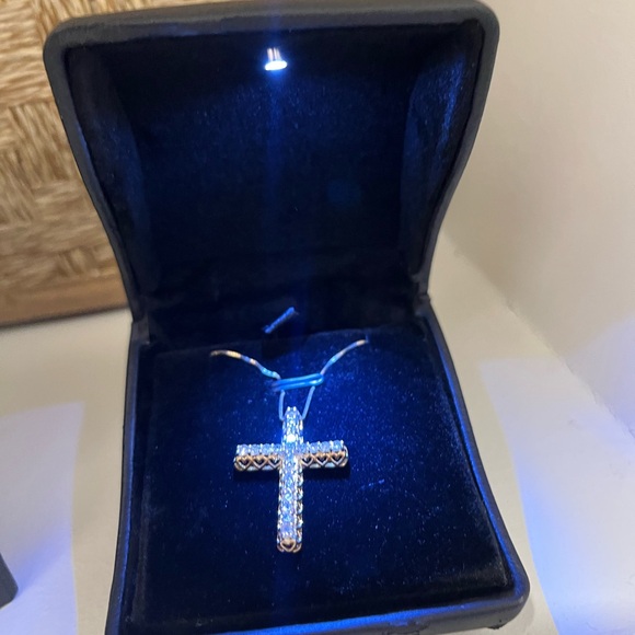 0.20 CT. T.W. Round Cut Diamond Cross Pendant in 14K Gold - Picture 3 of 5